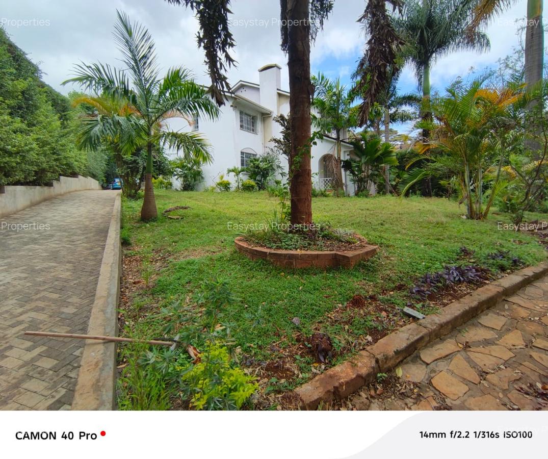 4 Bed House with En Suite in Runda - 1