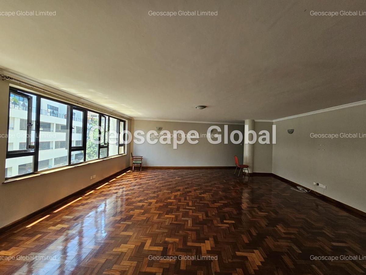 3 Bed Apartment with En Suite in Riverside - 12