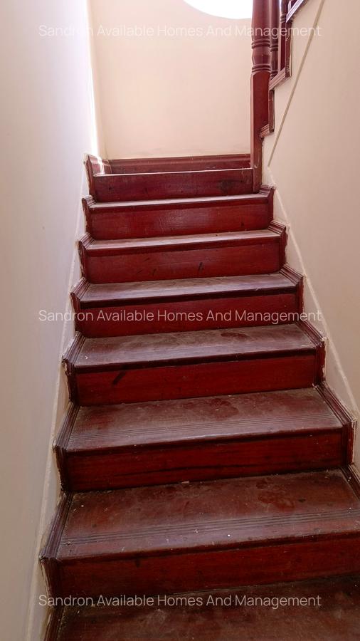5 Bed Villa with En Suite in Brookside - 9