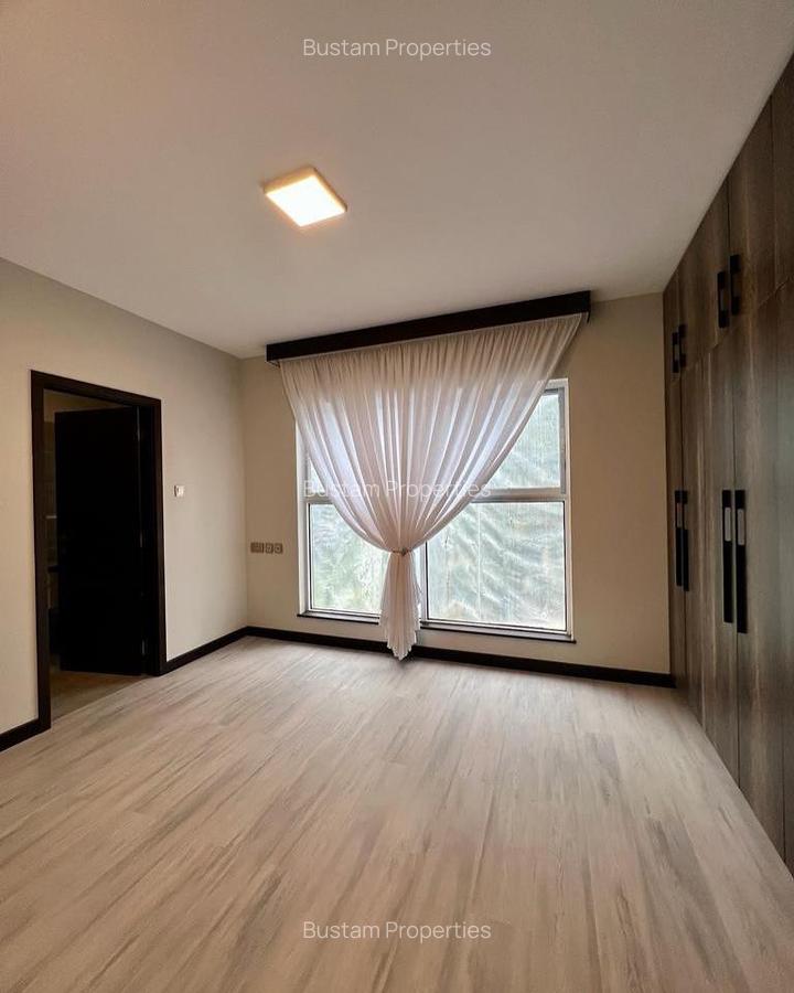 3 Bed Apartment with En Suite in Riverside - 11