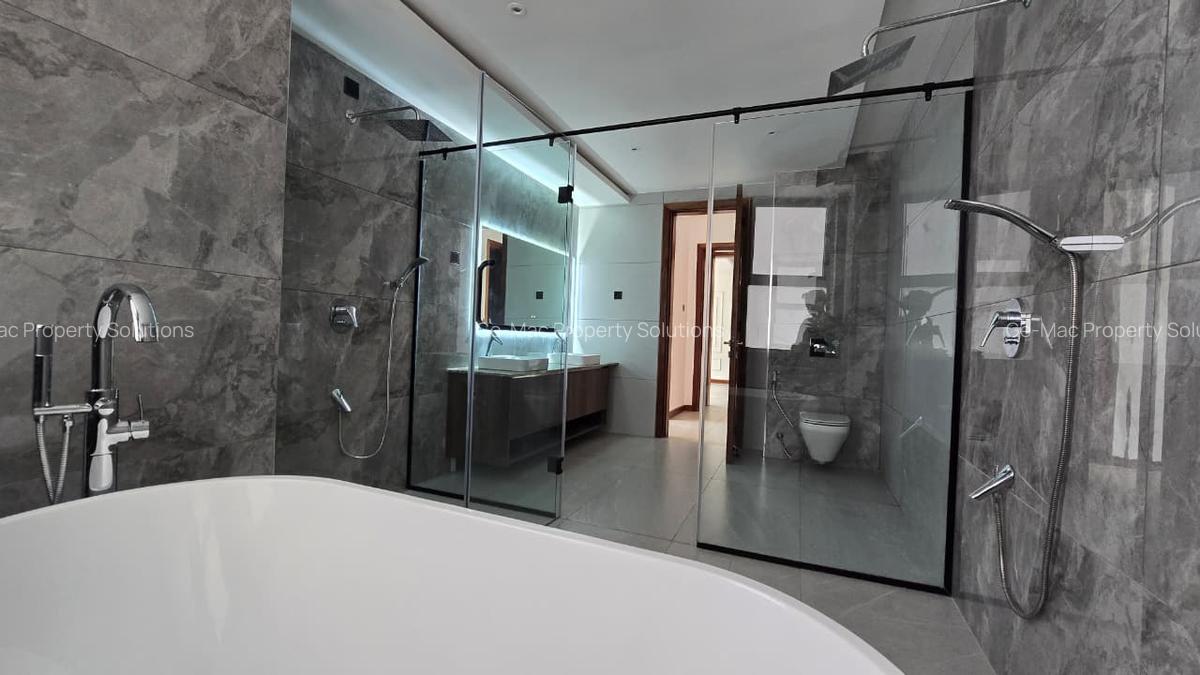 3 Bed Apartment with En Suite in Riverside - 16