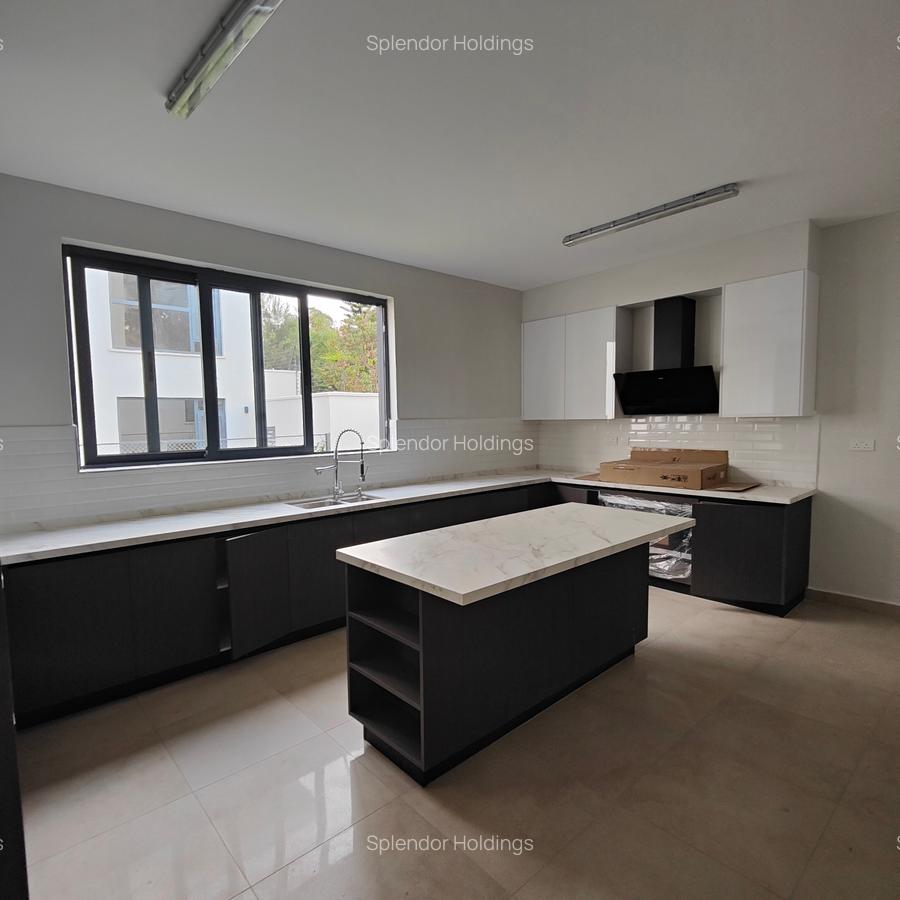 5 Bed Townhouse with En Suite in Lavington - 3