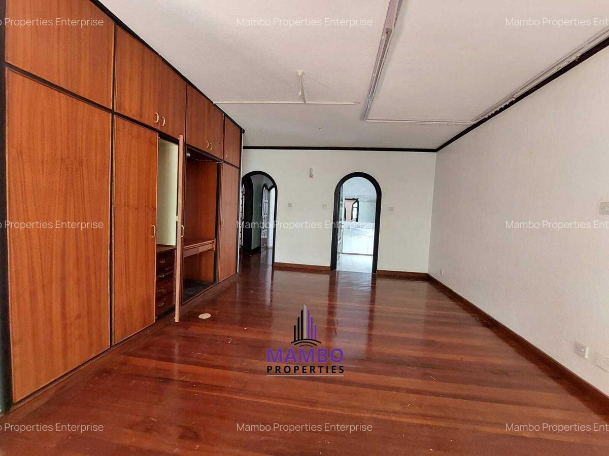 4 Bed Townhouse with En Suite at Riverside Dr - 17