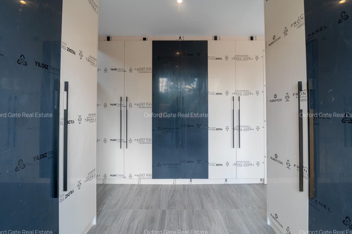 5 Bed Townhouse with En Suite in Lavington - 14