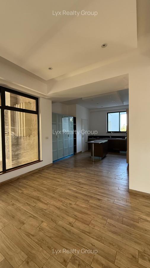 3 Bed Apartment with En Suite in Riverside - 3