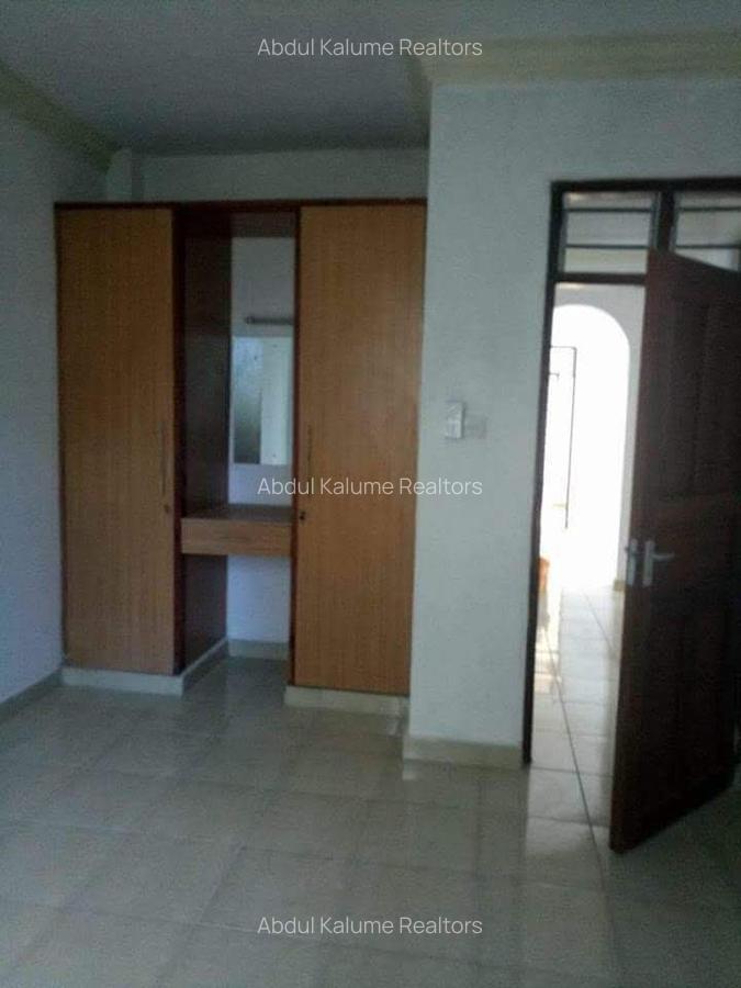 Serviced 2 Bed Apartment with En Suite at Bamburi - 6