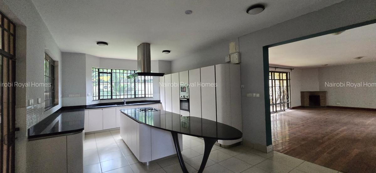 5 Bed Townhouse with En Suite at Lavington Off Convent Drive - 14