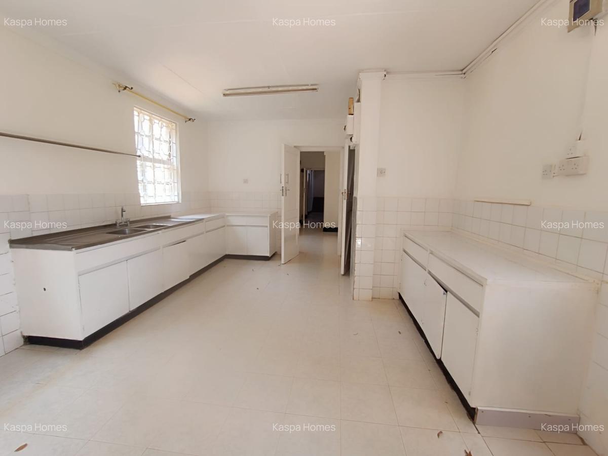 4 Bed House with En Suite in Karen - 9