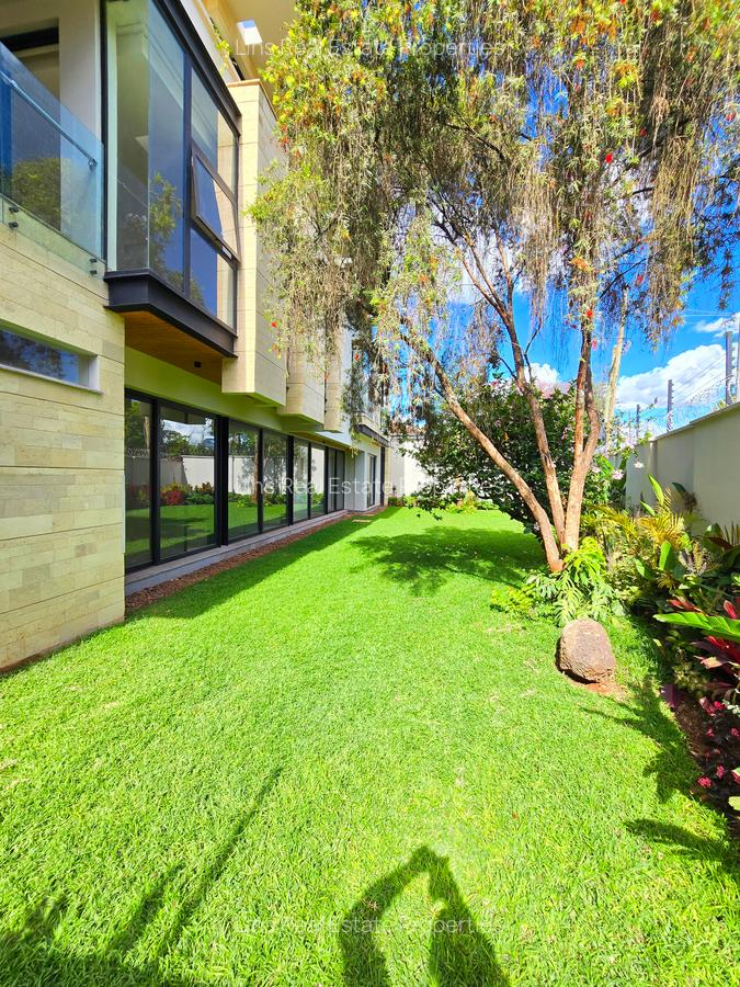 5 Bed Townhouse with En Suite in Kyuna - 1