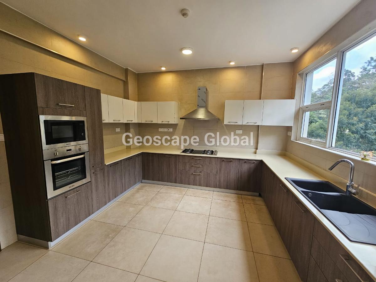 3 Bed Apartment with En Suite in Westlands Area - 16