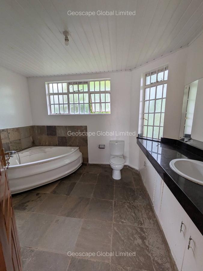 4 Bed House with En Suite in Spring Valley - 9