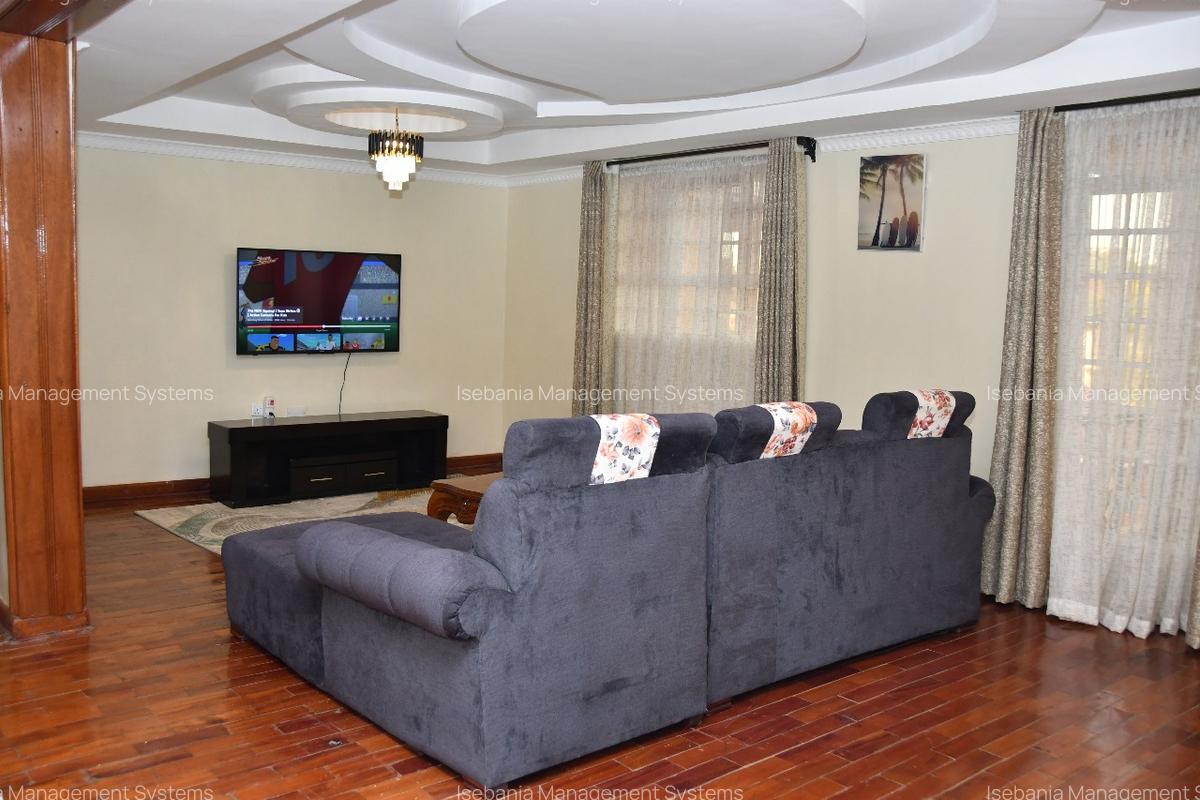 8 Bed House with En Suite at - 6