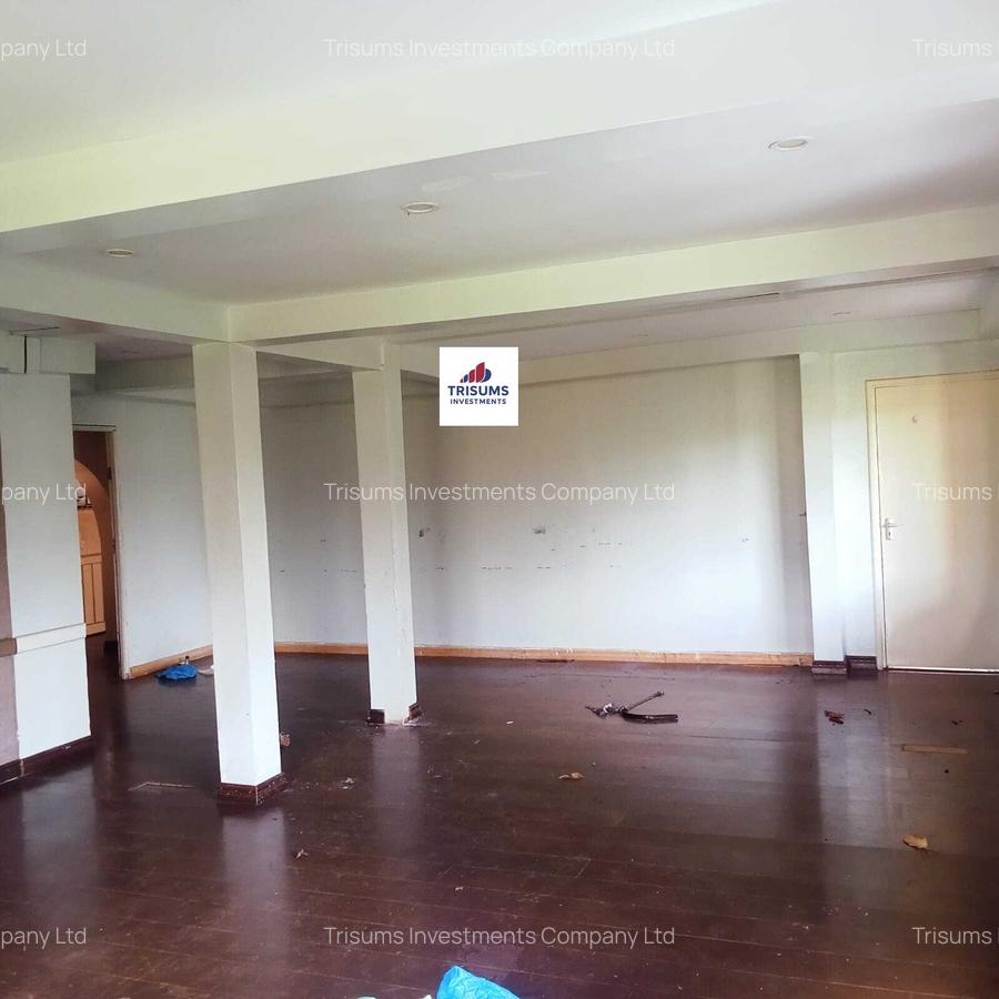 7 Bed House with En Suite in Kyuna - 9