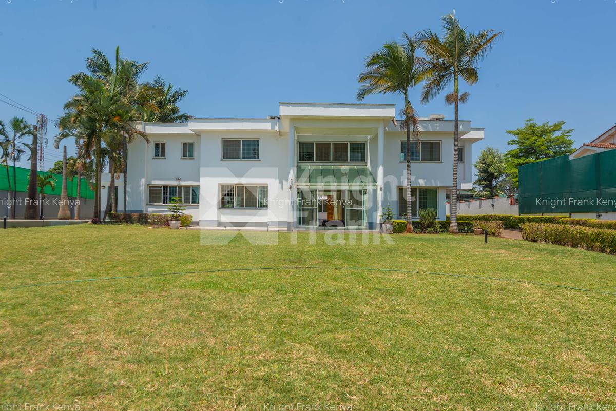 7 Bed House with En Suite at Un Crescent - 2