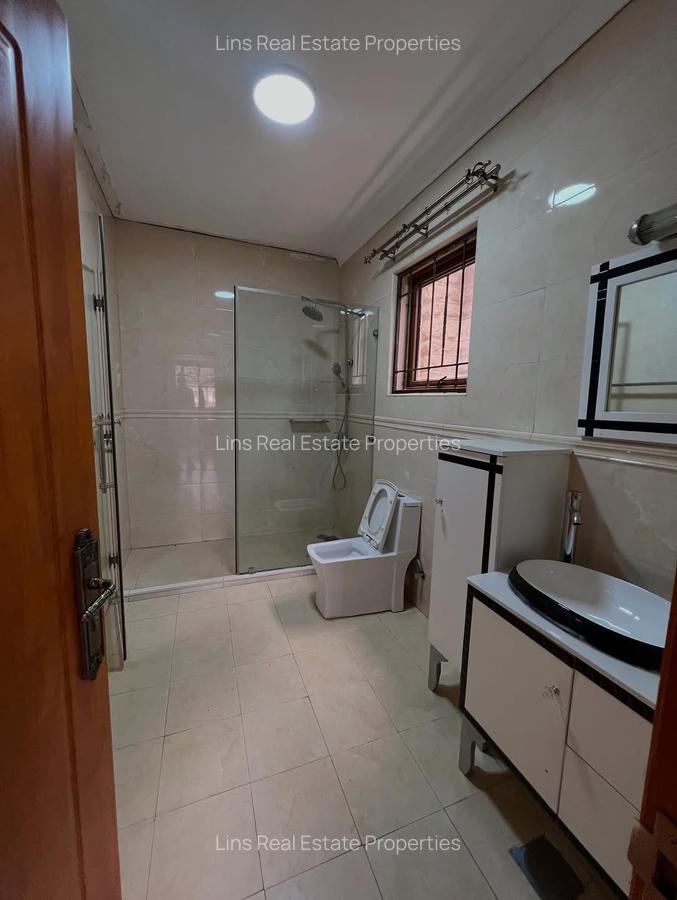 5 Bed Townhouse with En Suite in Lavington - 6
