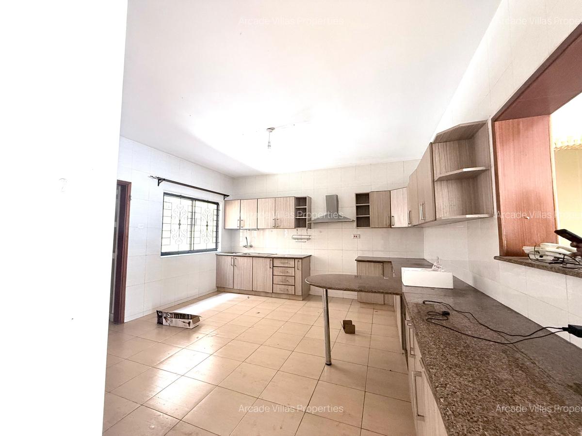 3 Bed Apartment with En Suite in Kileleshwa - 4