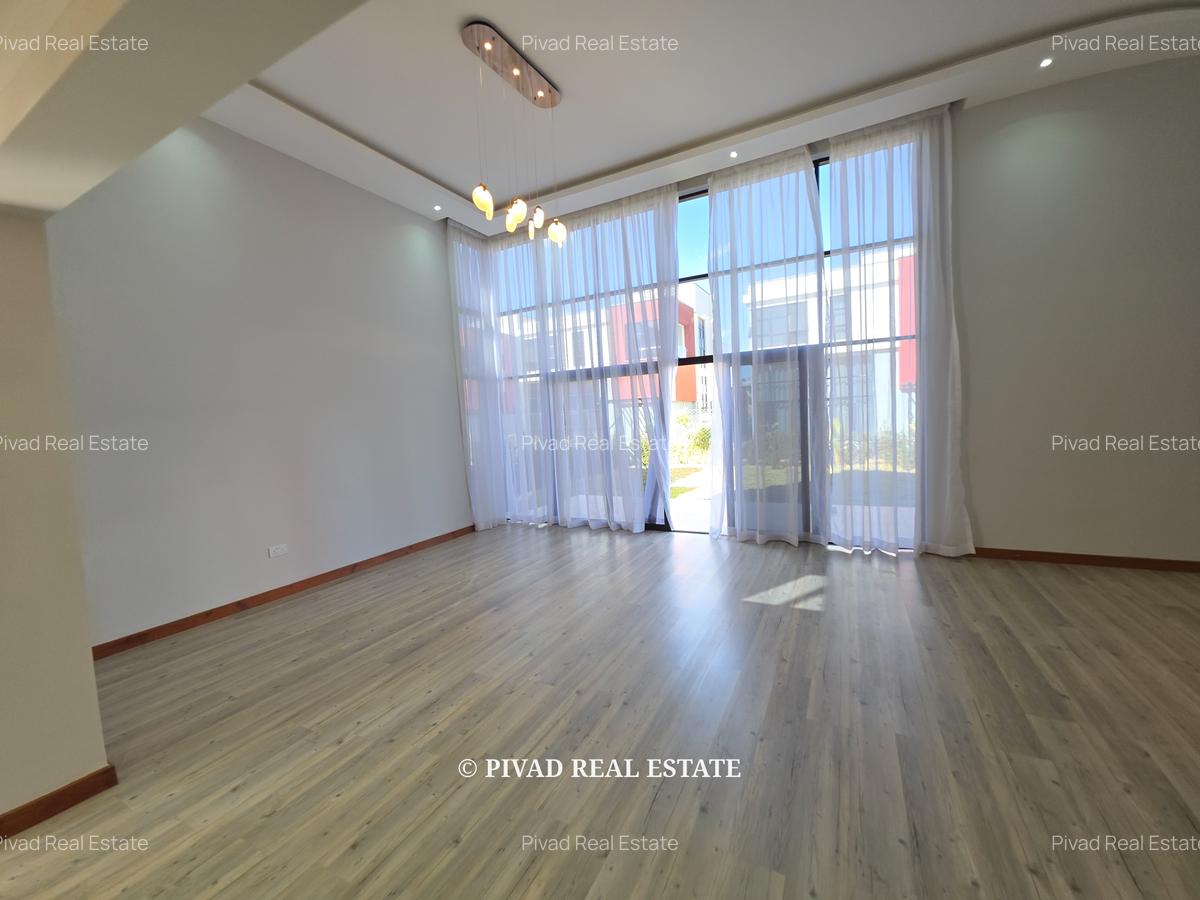 4 Bed Townhouse with Swimming Pool in Membley - 15