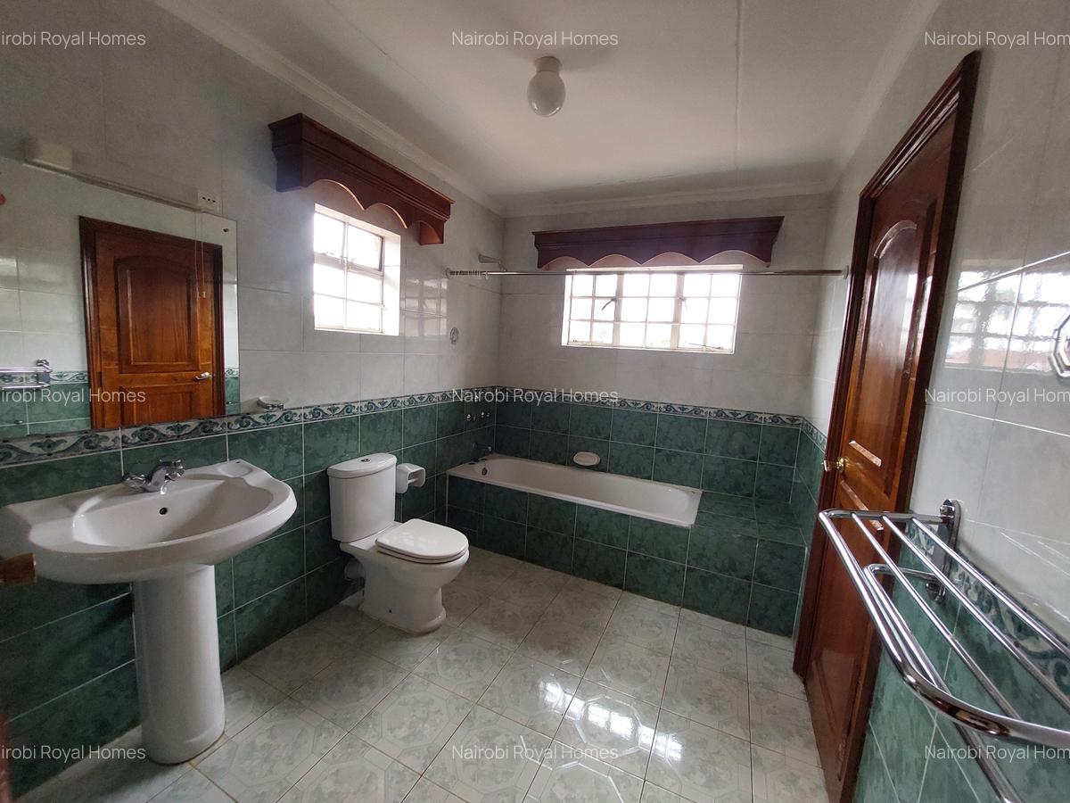 5 Bed House with En Suite at Daisy Road - 10