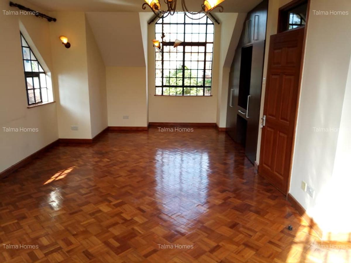 4 Bed Townhouse with En Suite at Off Convent Drive - 12