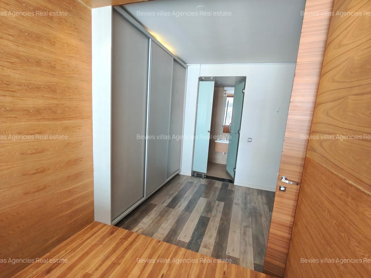 4 Bed Apartment with En Suite at Parklands - 8