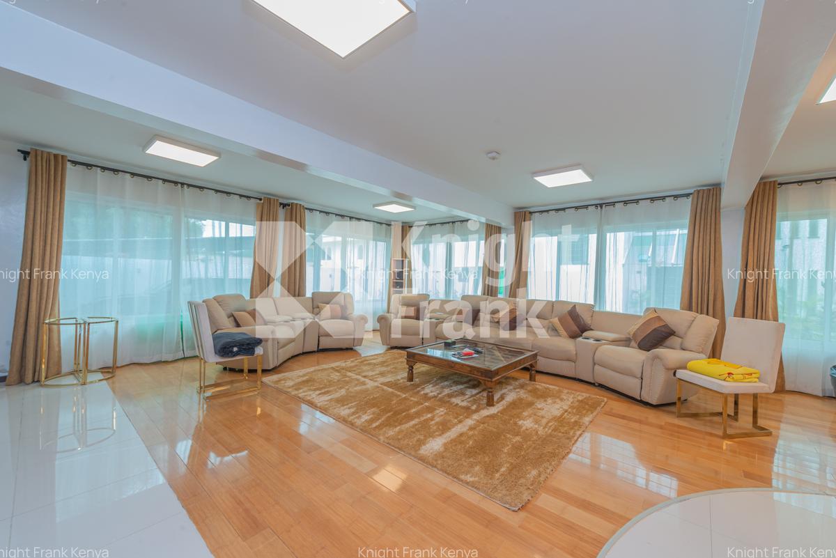 7 Bed House with En Suite at Un Crescent - 18