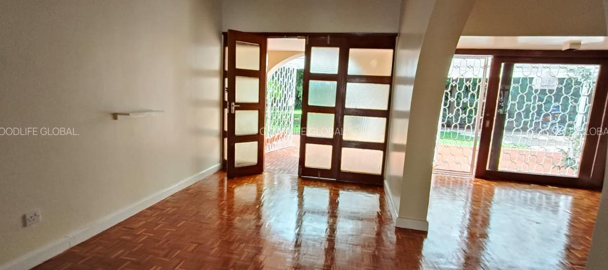 4 Bed House with En Suite at Rosslyn - 9