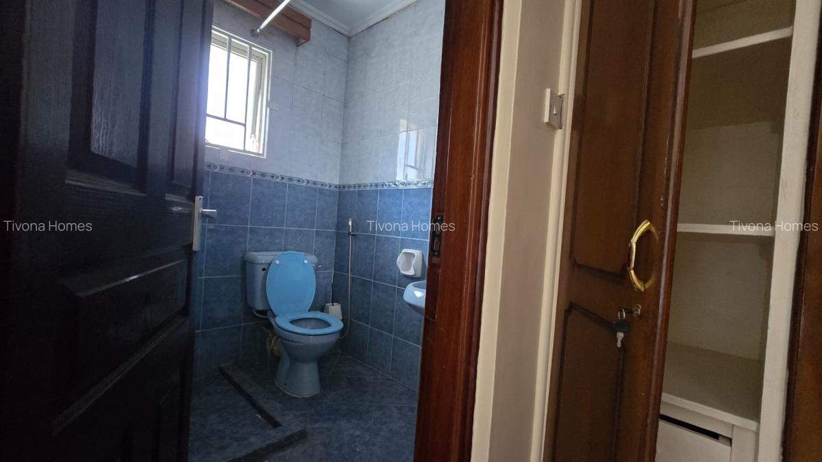 4 Bed House with En Suite in Lavington - 14