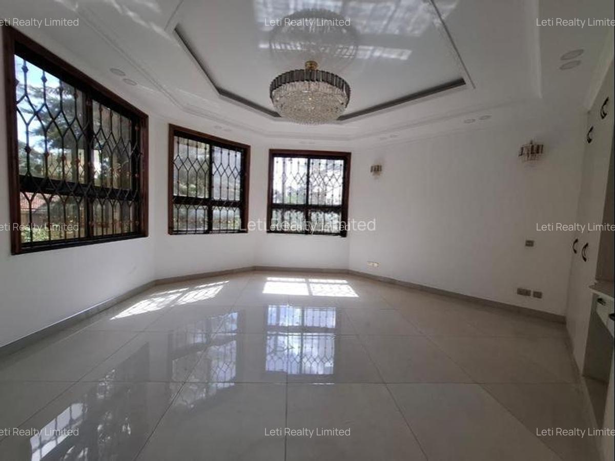 5 Bed Townhouse with En Suite in Lavington - 4
