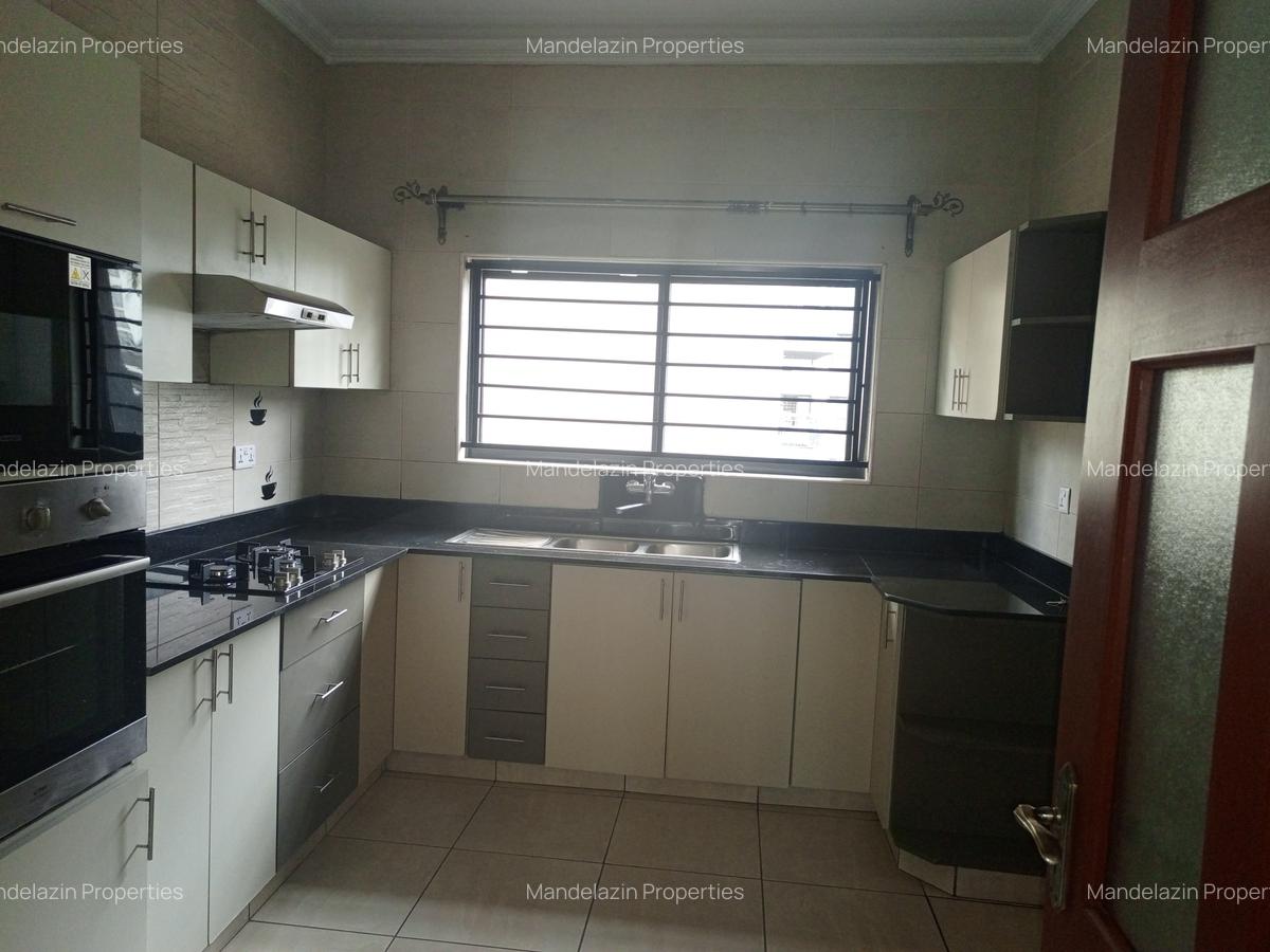 2 Bed Apartment with En Suite at Raphta Road - 8
