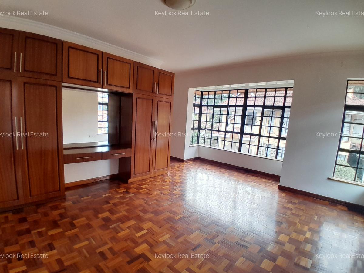 5 Bed Townhouse with En Suite in Lavington - 15