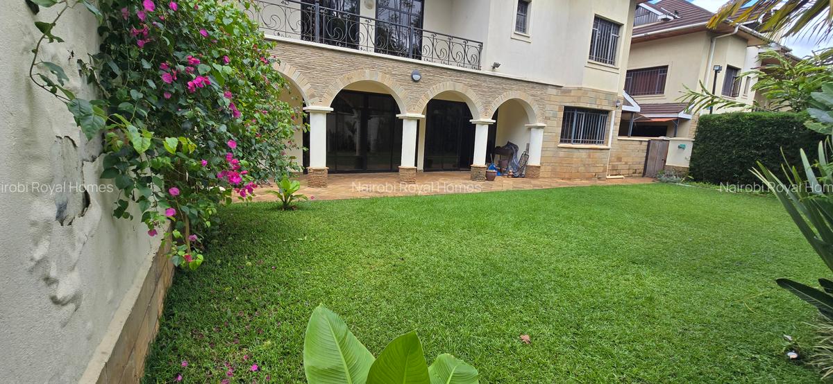 5 Bed Townhouse with En Suite at Lavington Off Convent Drive - 5