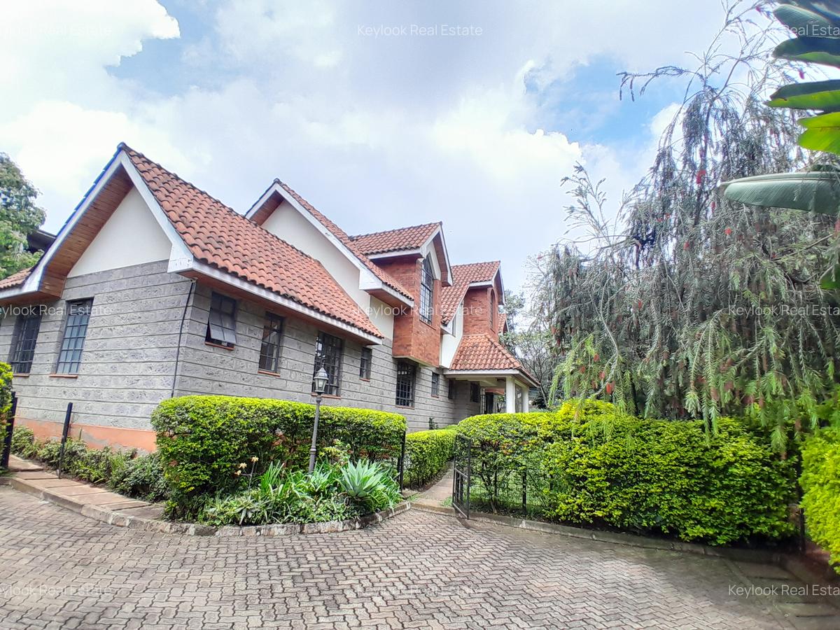 4 Bed Townhouse with En Suite at Lavington - 2