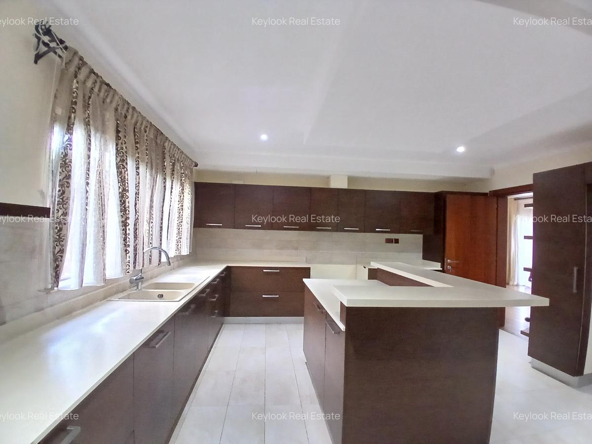 5 Bed Townhouse with En Suite at Lavington - 7