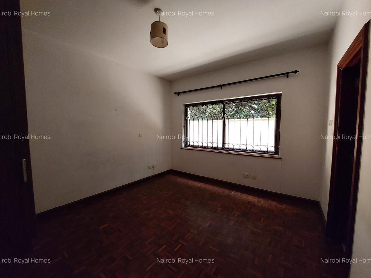 5 Bed Townhouse with En Suite at Lavington - 8