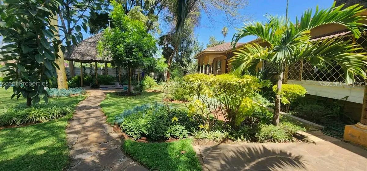 4 Bed House with En Suite in Lavington - 1