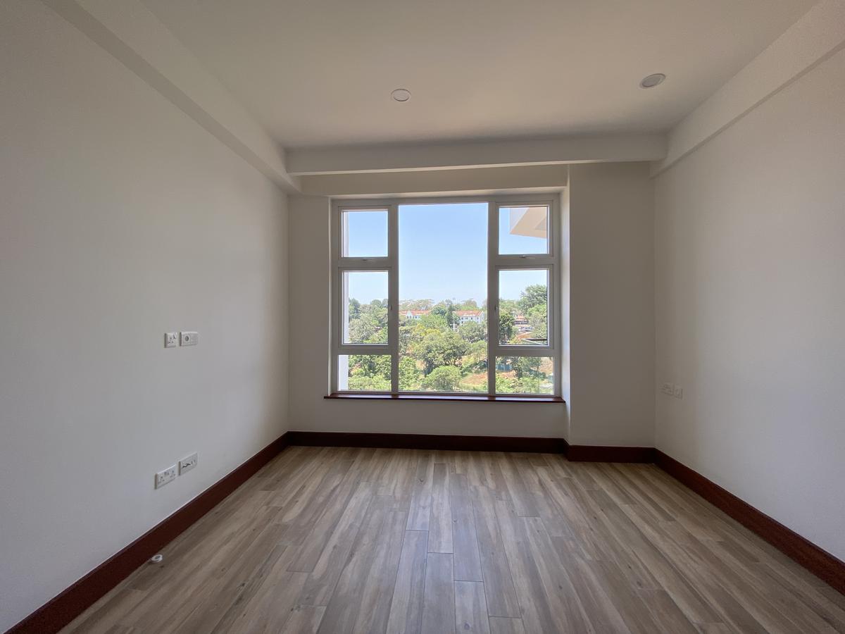 2 Bed Apartment with En Suite in Parklands - 14