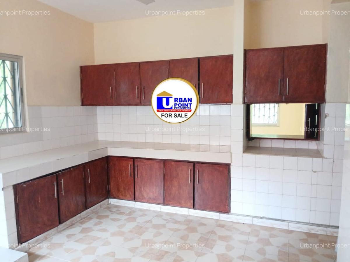 4 Bed House with En Suite in Nyali Area - 3