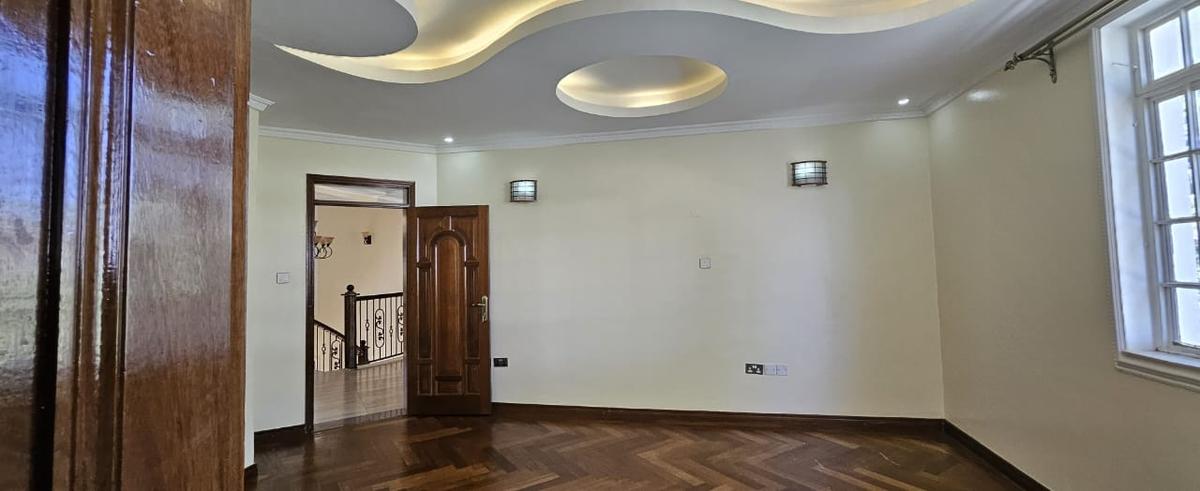 6 Bed House with En Suite in Runda - 18