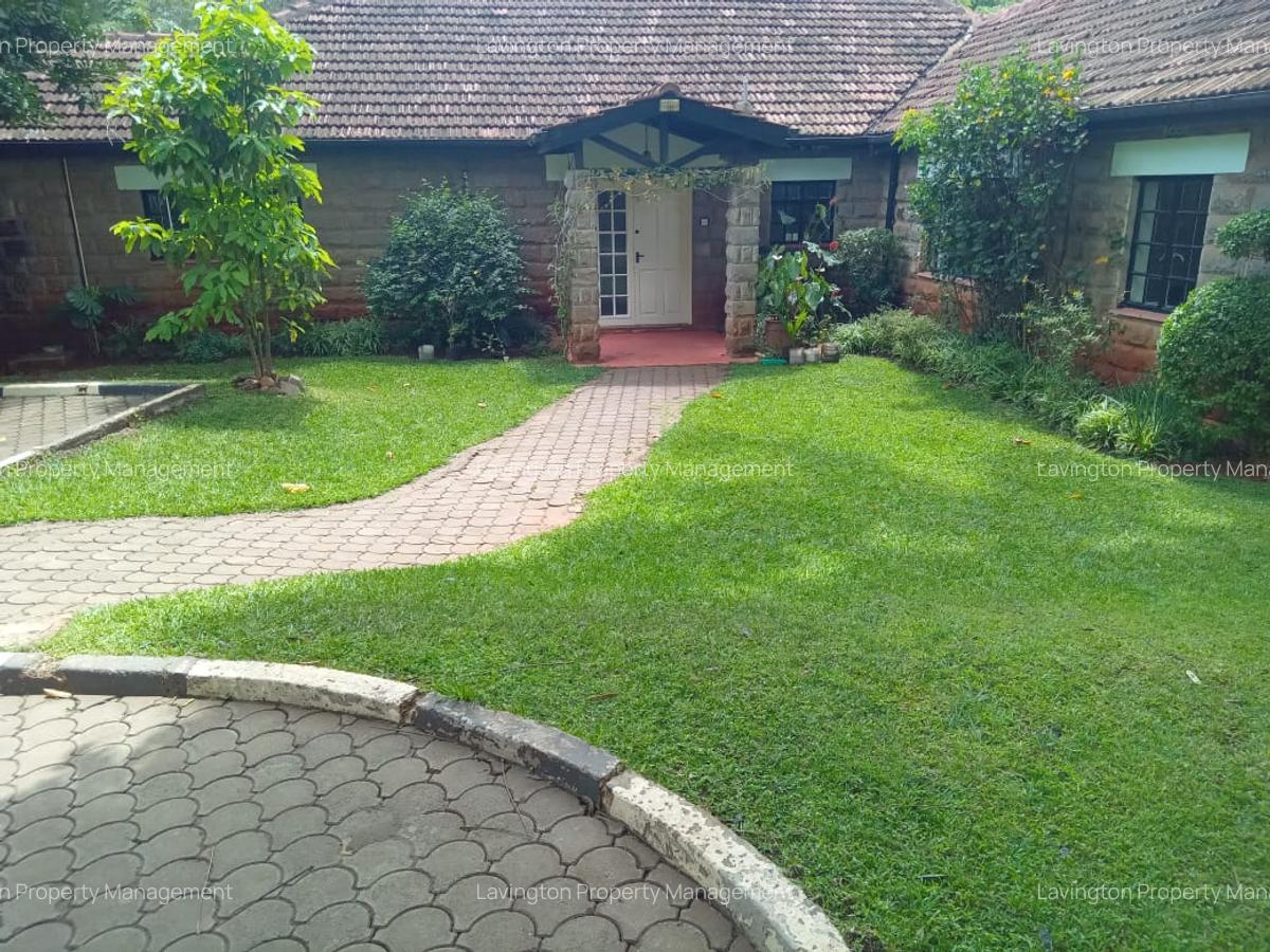 4 Bed House with En Suite at Lavington Green - 2