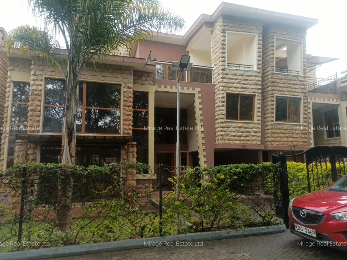 4 Bed Villa with En Suite in Lavington - 1