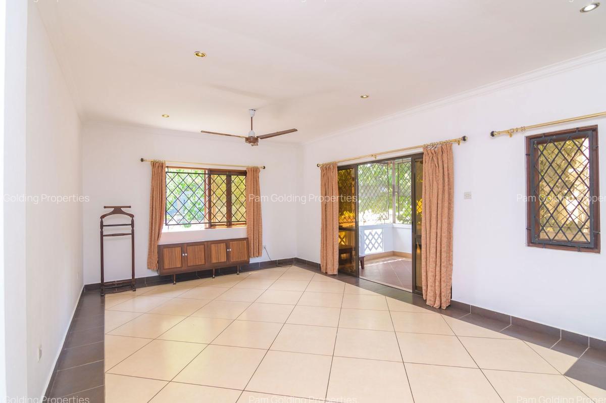 5 Bed House with En Suite in Nyali Area - 9