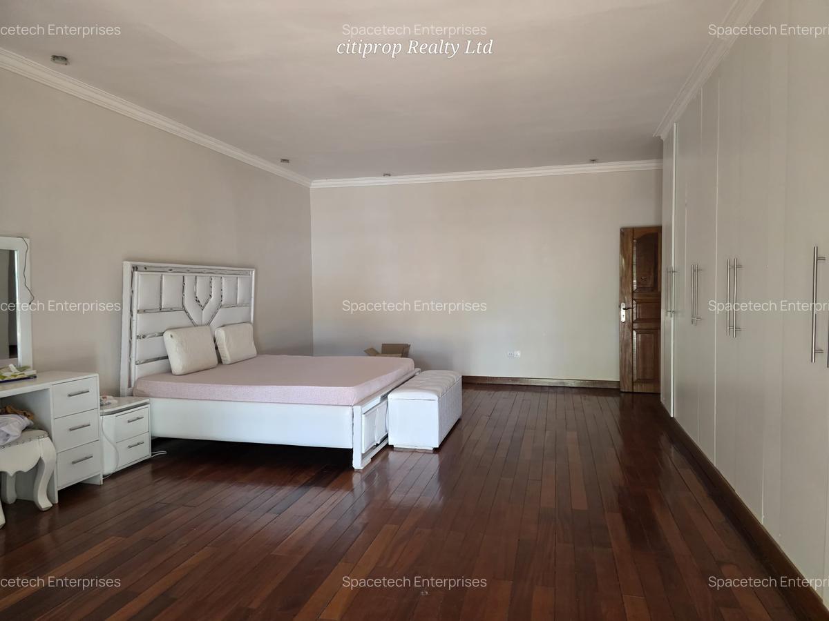 4 Bed House with En Suite in Runda - 19