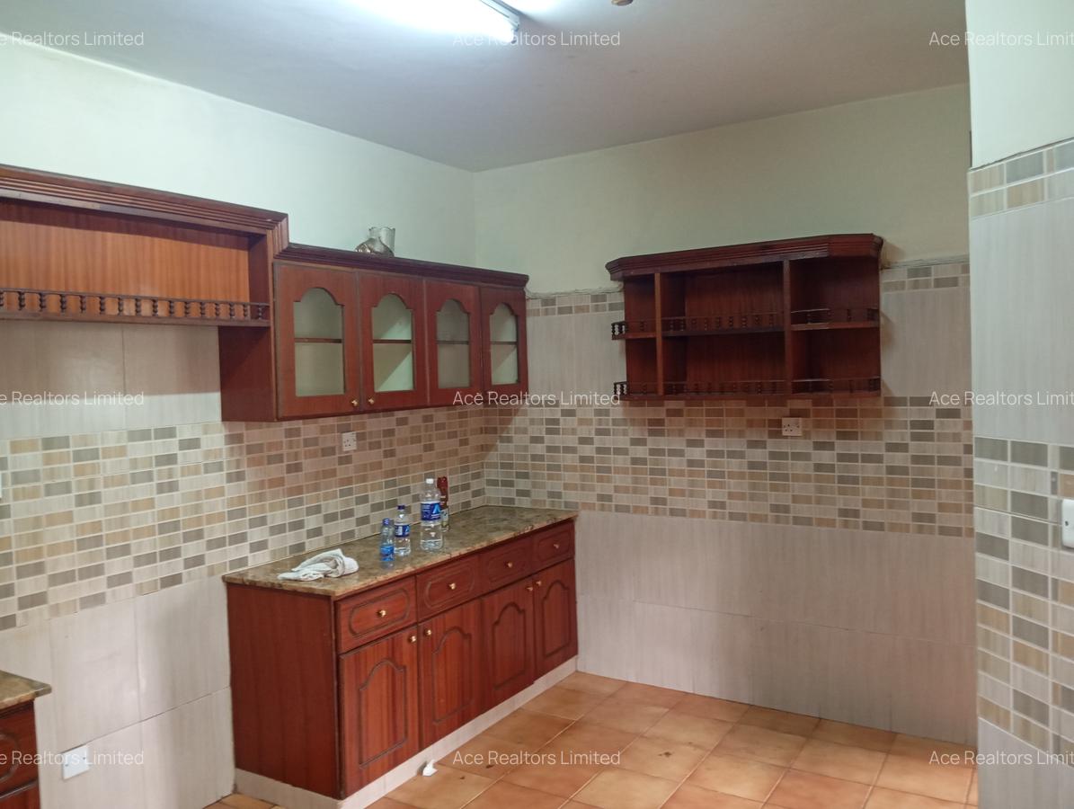 3 Bed Apartment with En Suite at Westrands Avenue - 11