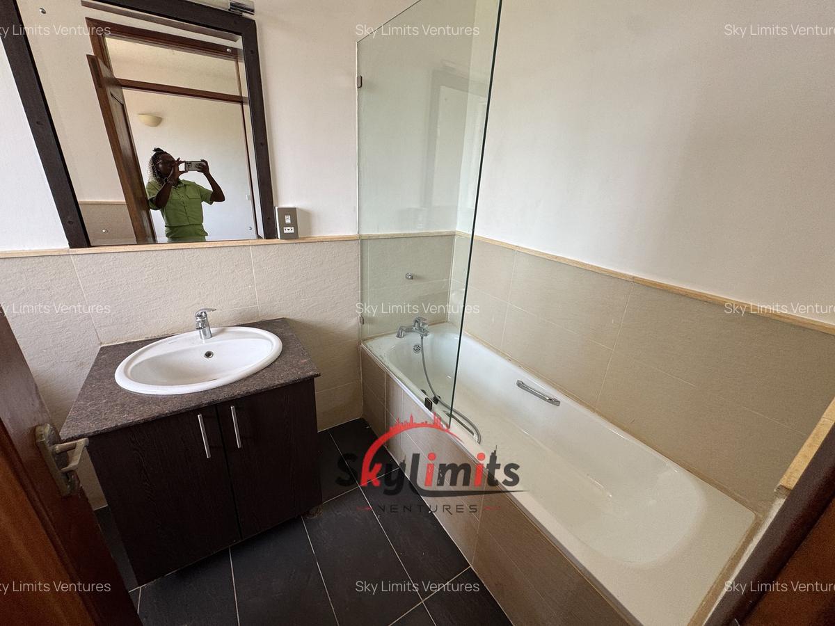 4 Bed House with En Suite in Runda - 19