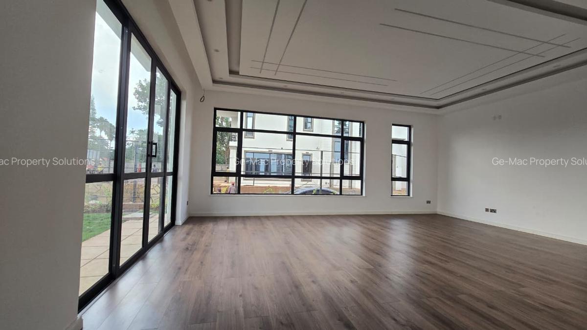 5 Bed House with En Suite in Lavington - 18