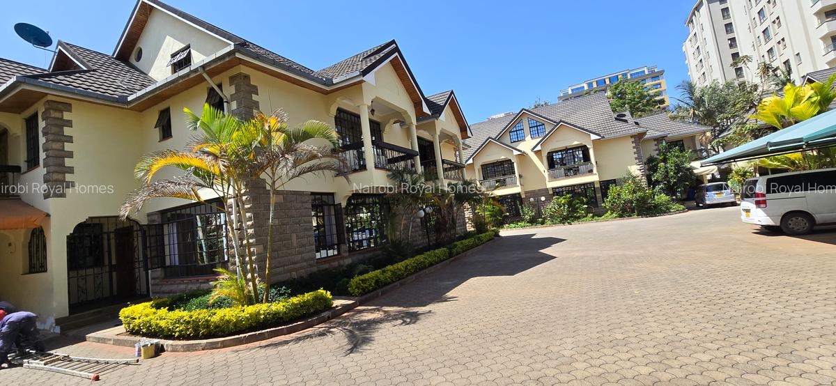 5 Bed Townhouse with En Suite at Lavington Green - 6