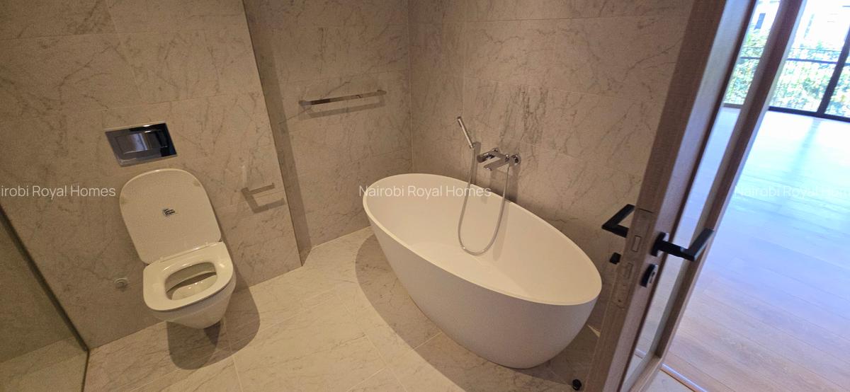 4 Bed House with En Suite at Palm Valley - 19