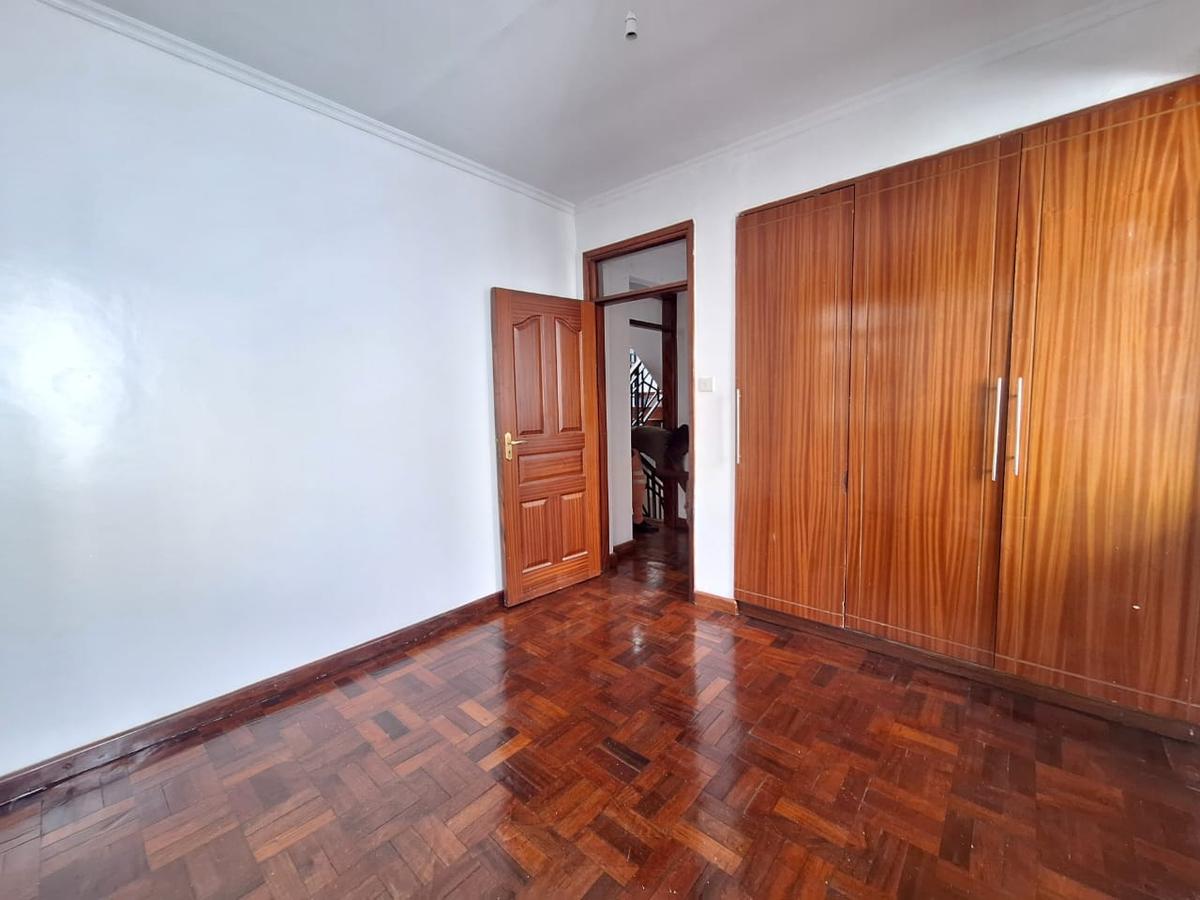 4 Bed Townhouse with En Suite at Lavington - 13