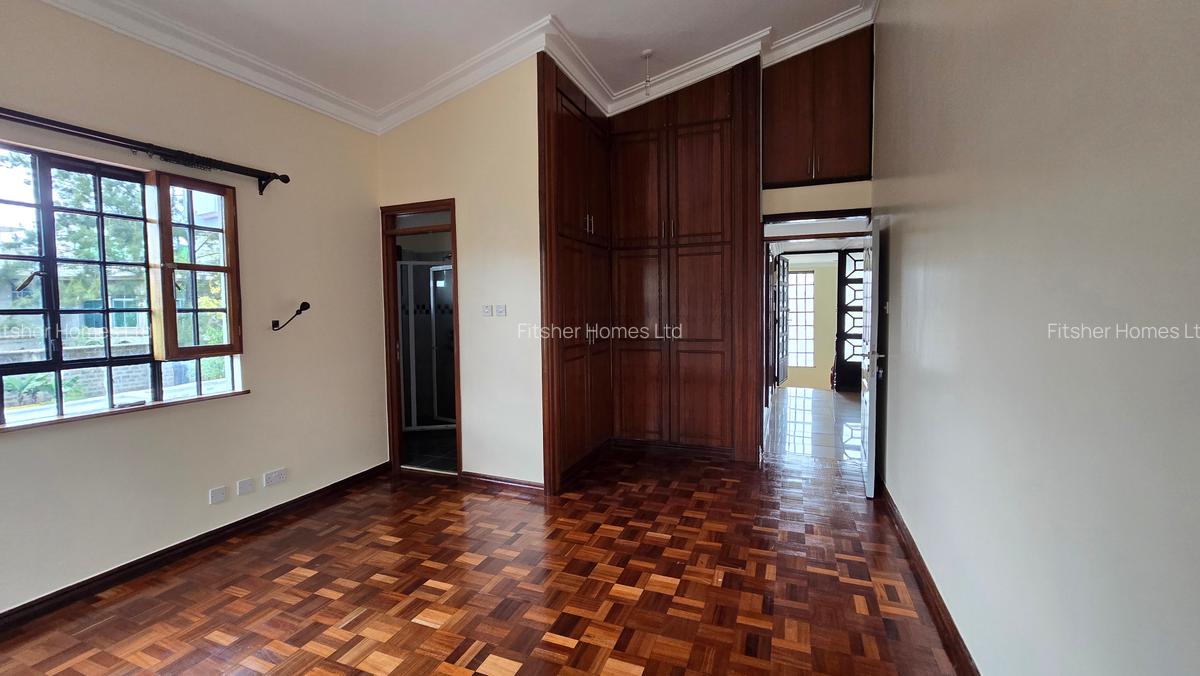 5 Bed House with En Suite in Runda - 14