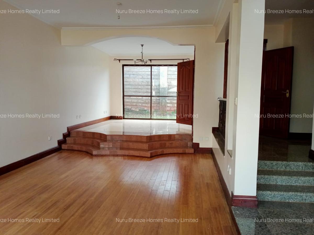 5 Bed Townhouse with En Suite in Brookside - 2